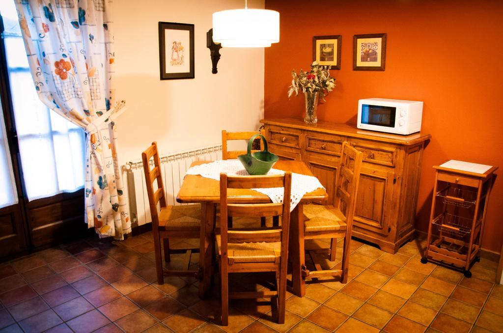 Sisquet Apartaments Erillavall Quarto foto