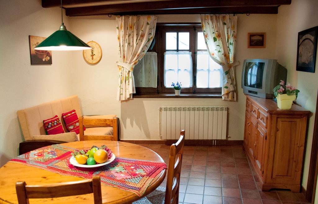 Sisquet Apartaments Erillavall Quarto foto